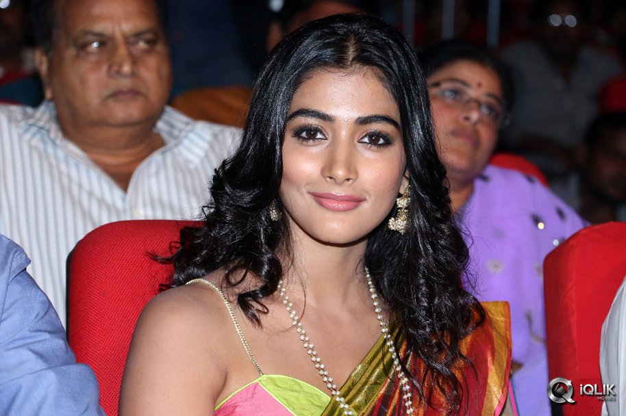 Pooja-Hegde-at-Oka-Laila-Kosam-Audio-Launch